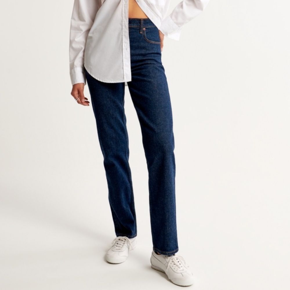 Abercrombie The 90s Straight Ultra High Rise in Dark Wash